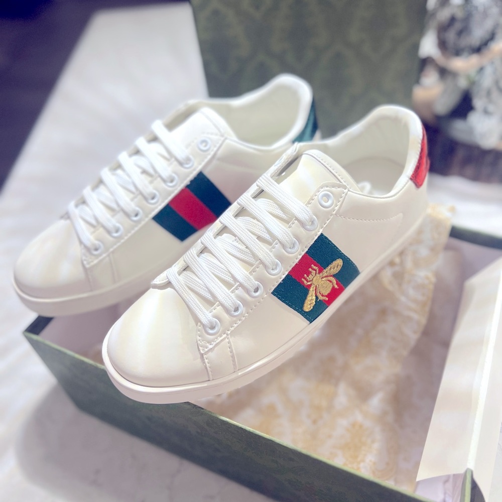 Fits more like a 8.5-9.5 ❤️💚 Women's Gucci Little Bee Little Sports Shoes.